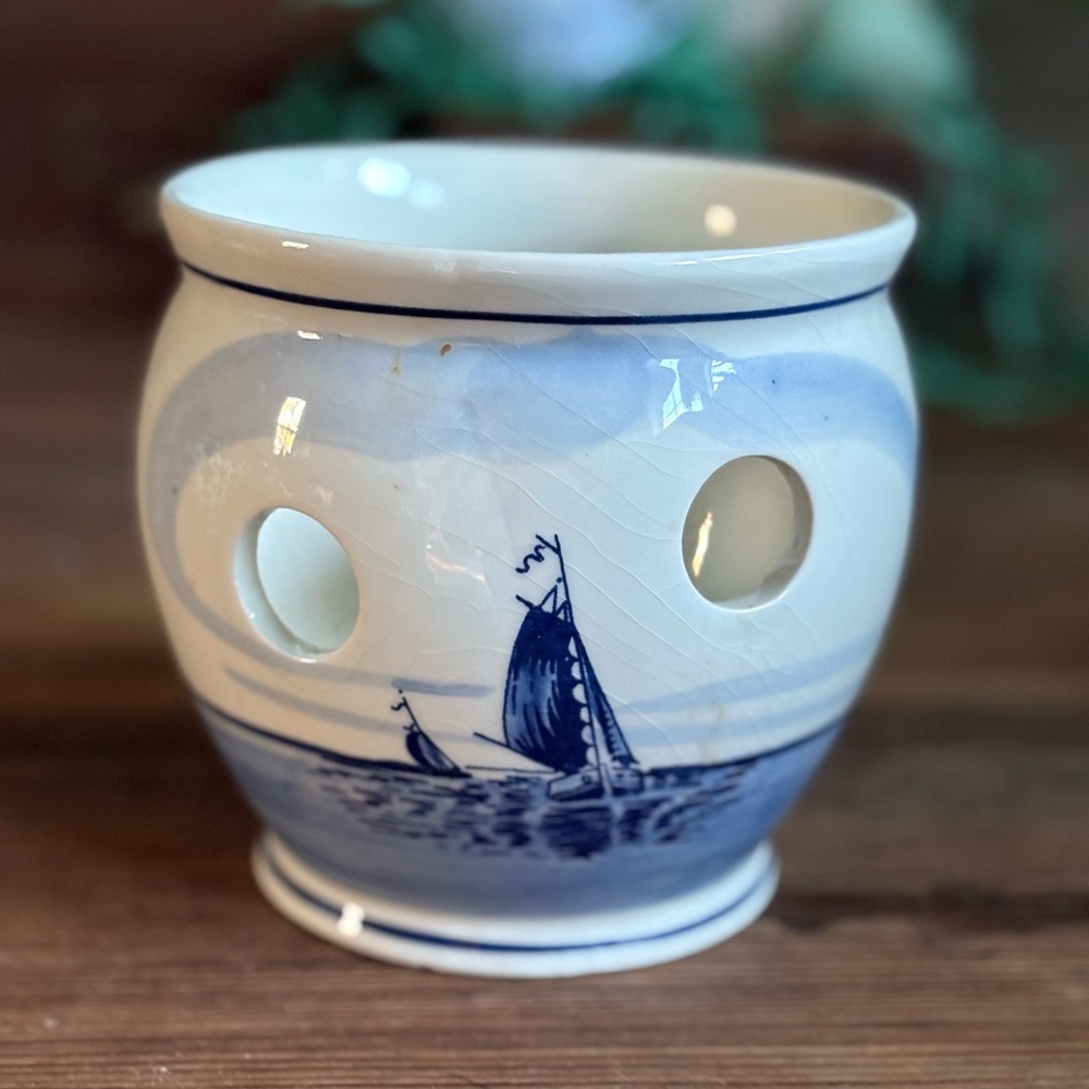 Delft Holland blue and white pot for plants